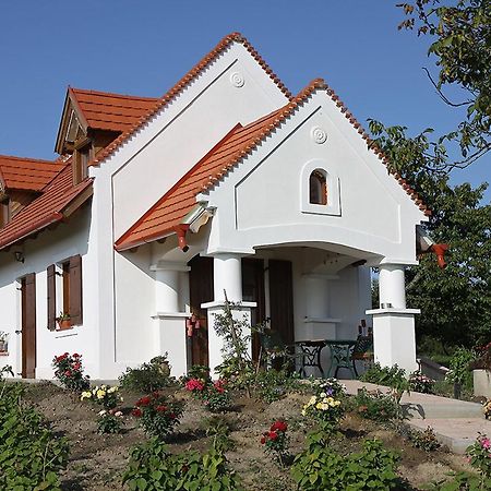 Villa Casa Beata Lesencetomaj Esterno foto
