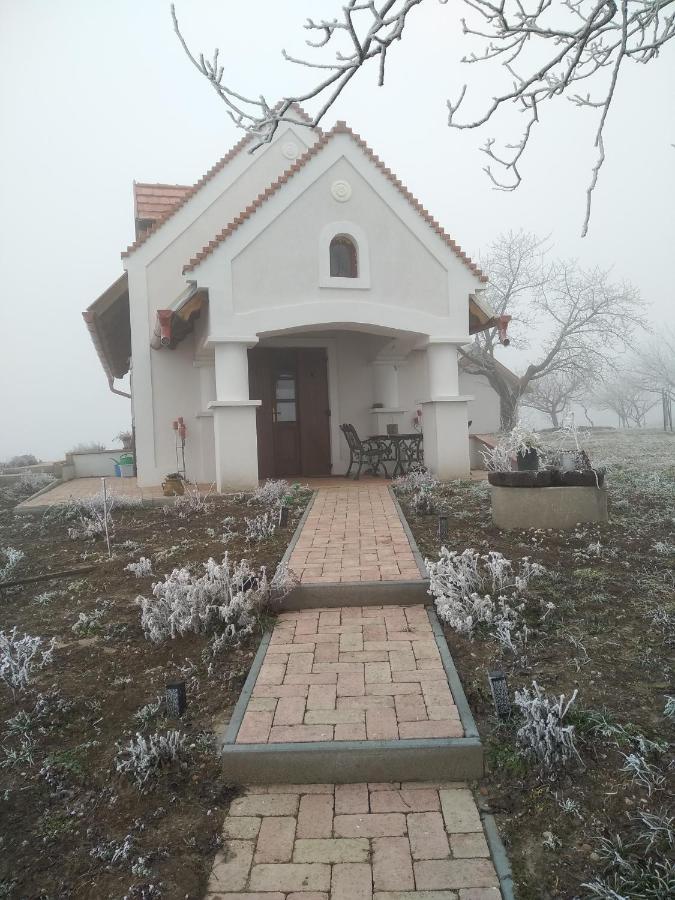 Villa Casa Beata Lesencetomaj Esterno foto