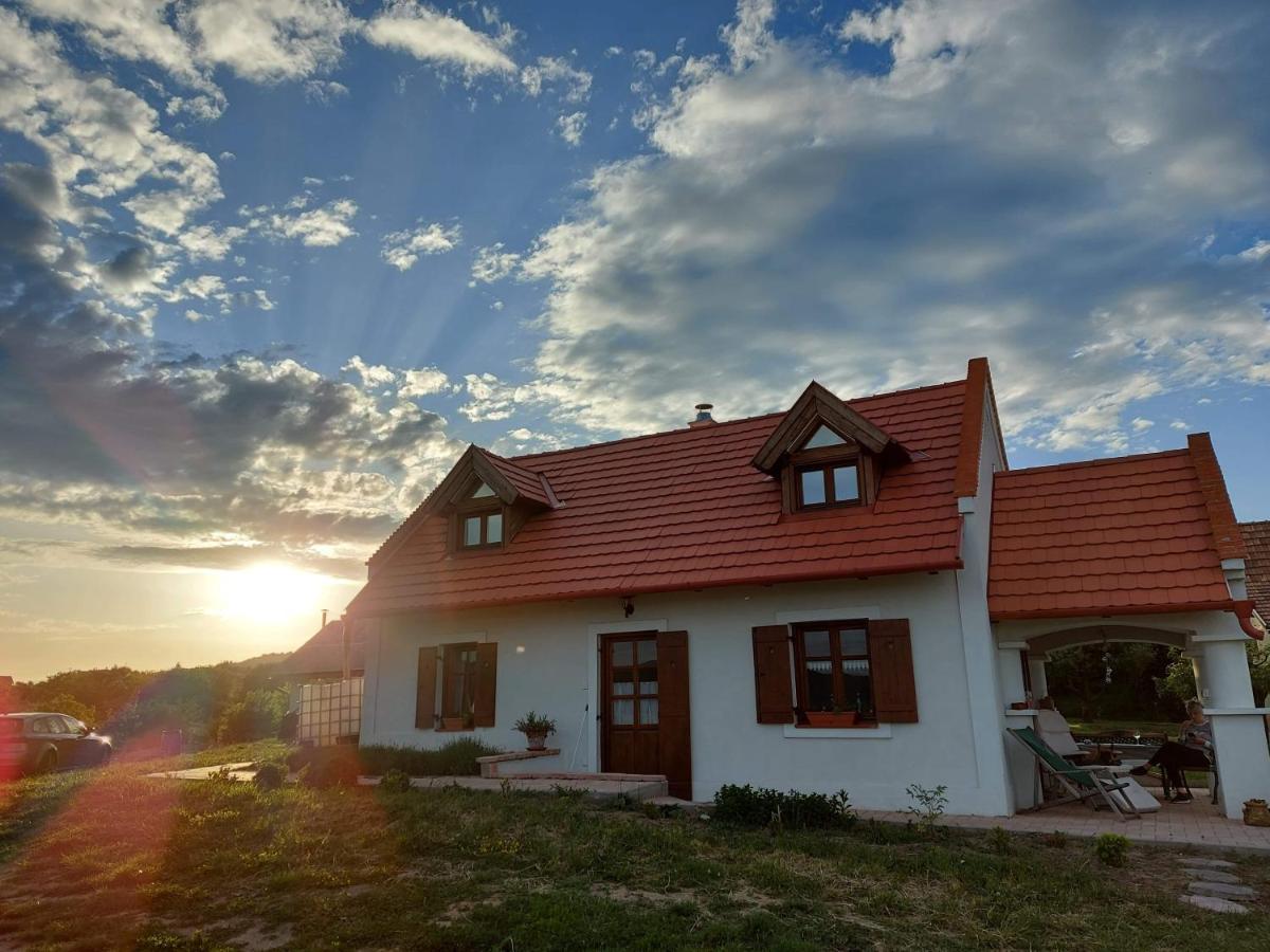 Villa Casa Beata Lesencetomaj Esterno foto