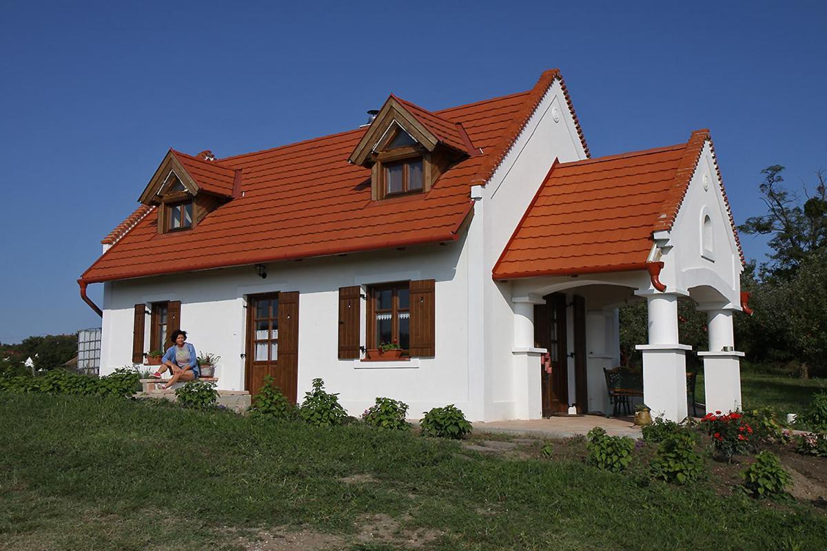 Villa Casa Beata Lesencetomaj Esterno foto