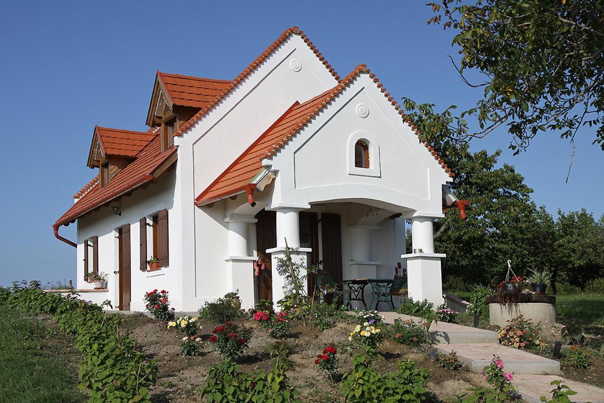 Villa Casa Beata Lesencetomaj Esterno foto